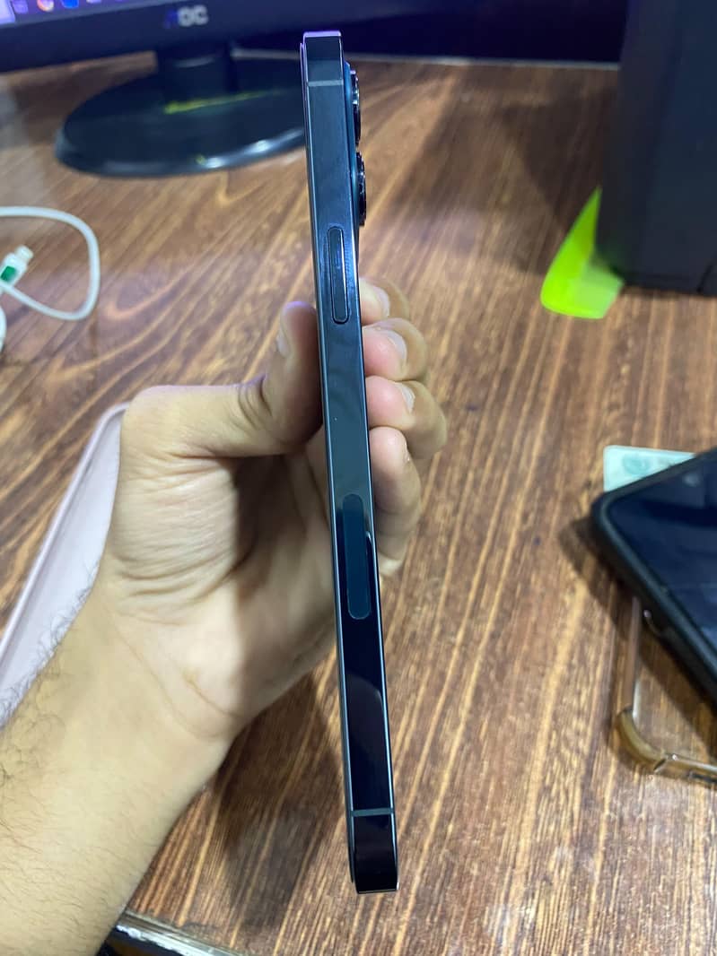 Apple iPhone 12 Pro Max 4