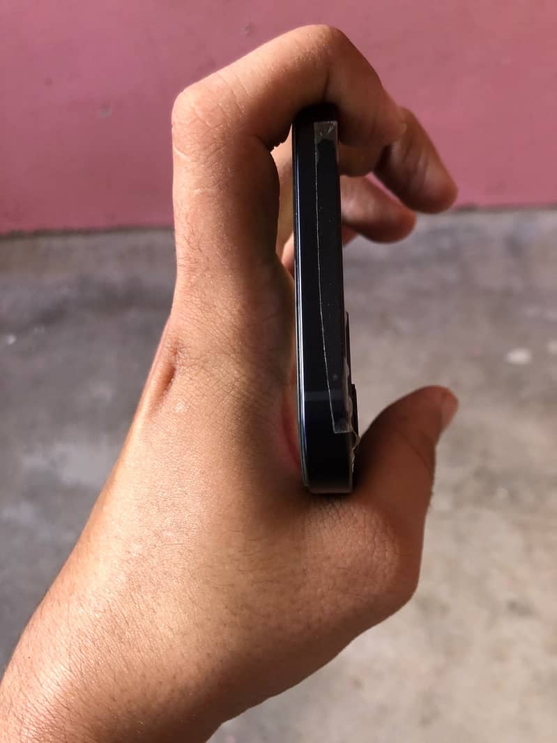 Apple iPhone 12 4