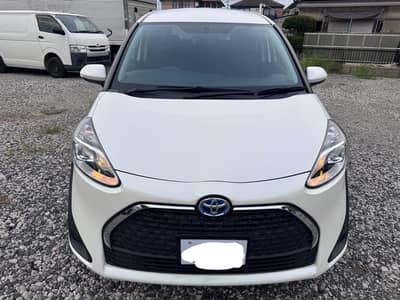 Toyota Sienta Hybrid