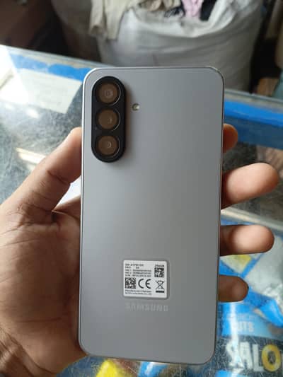 Samsung A. 17 8GB. ram/ memory228. GB