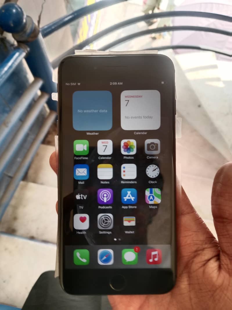 Apple iPhone 8 Plus 3