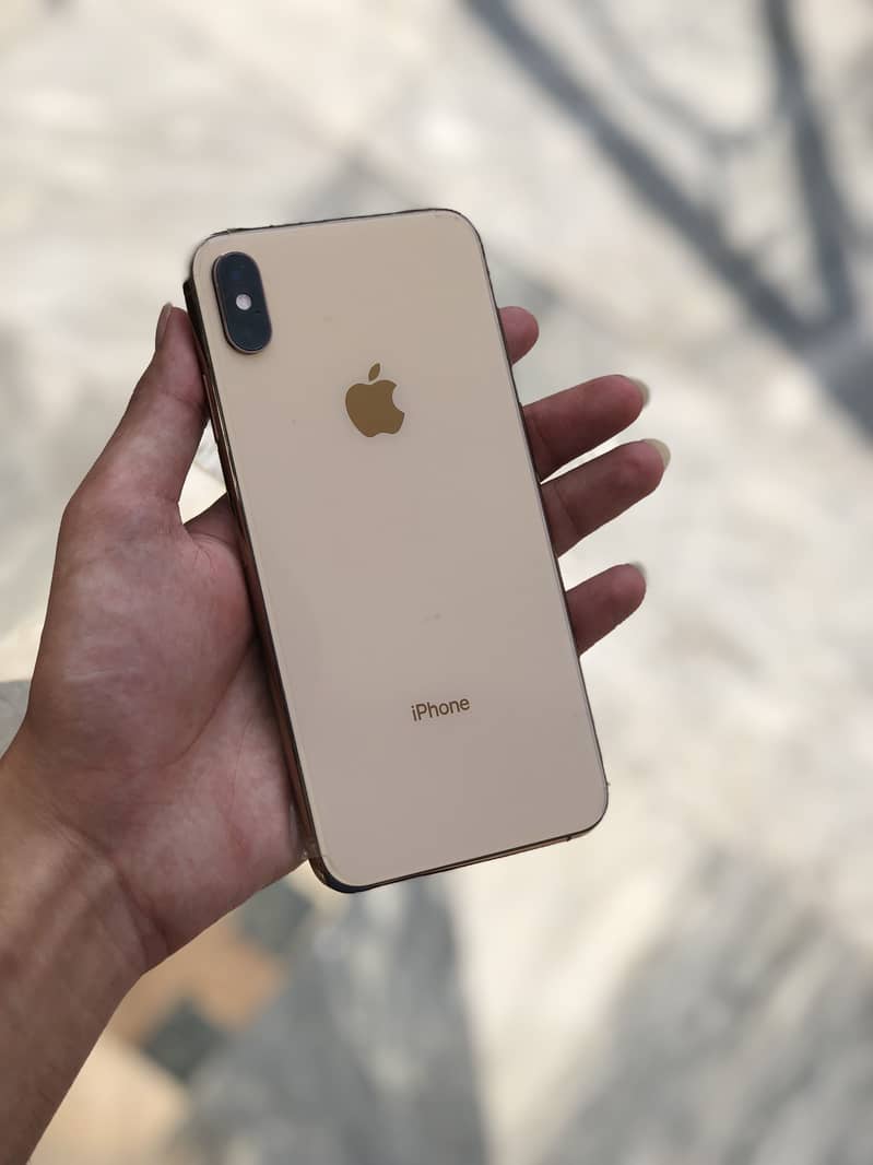 Apple iPhone XS Max 1