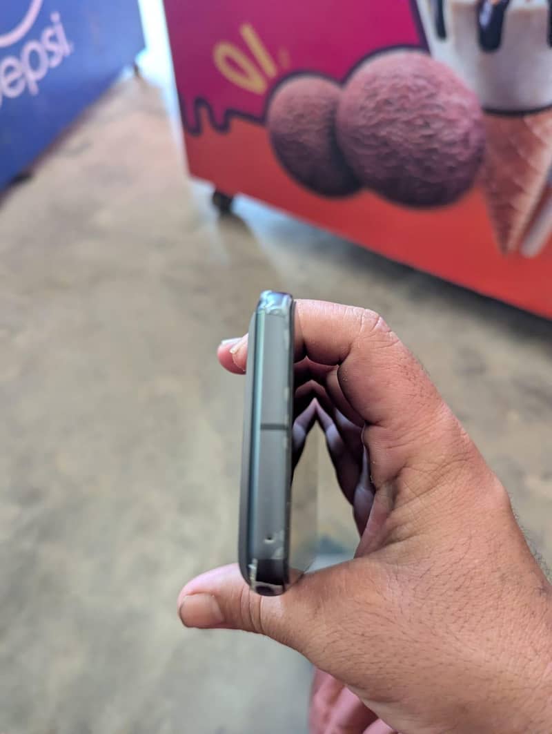 Google Pixel 8 4