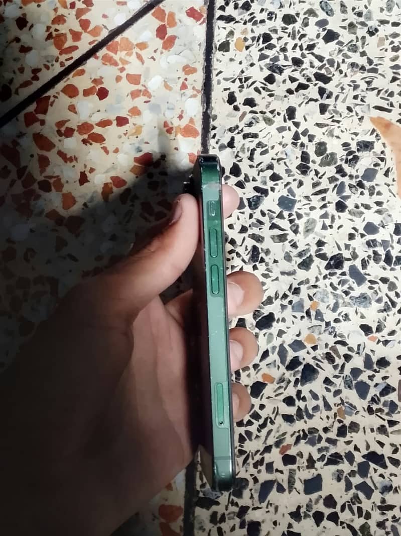 Apple iPhone 13 mini 4