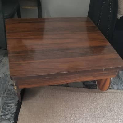 A sofa Table