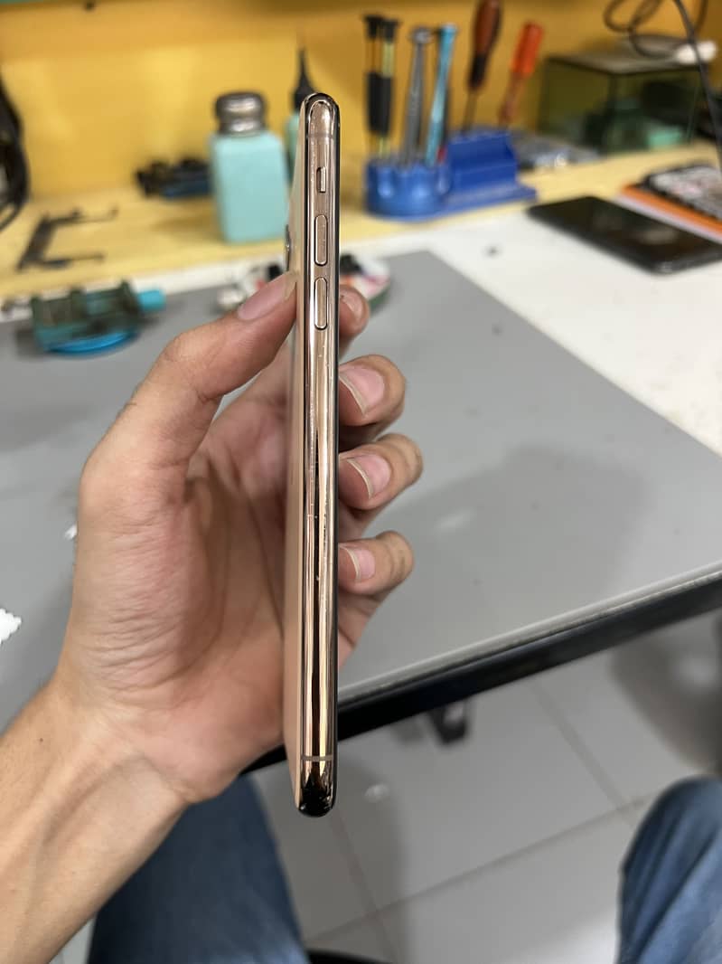 Apple iPhone 11 Pro Max 1