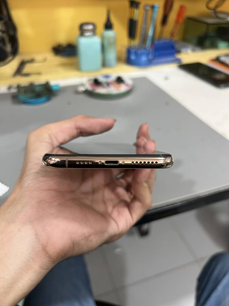 Apple iPhone 11 Pro Max 2