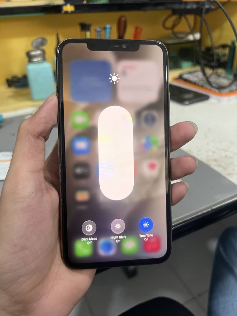 Apple iPhone 11 Pro Max 12
