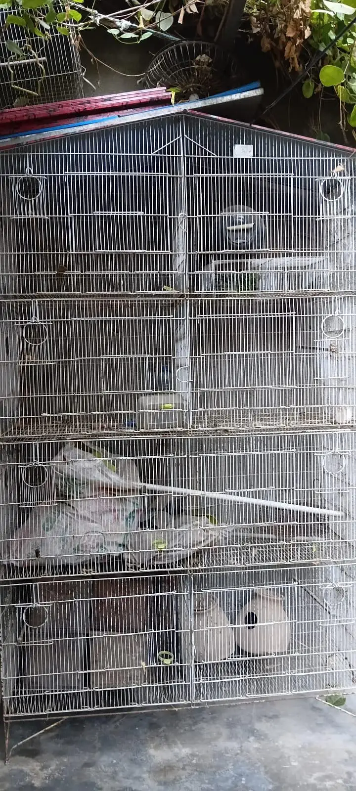 3 Steel Birds Cages (8 portion), with 4 breeding boxes, pots and trays — photo 3