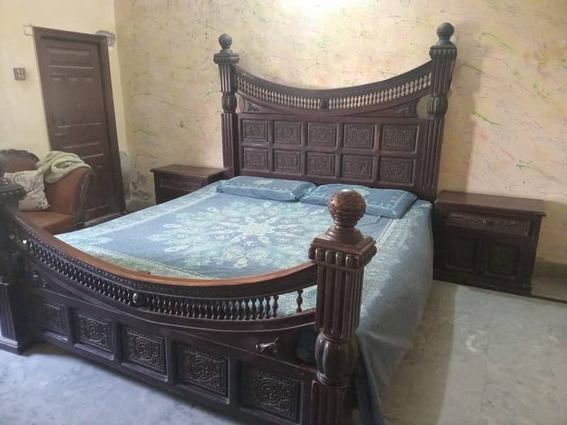 Chinioti Bed with Dressing 0