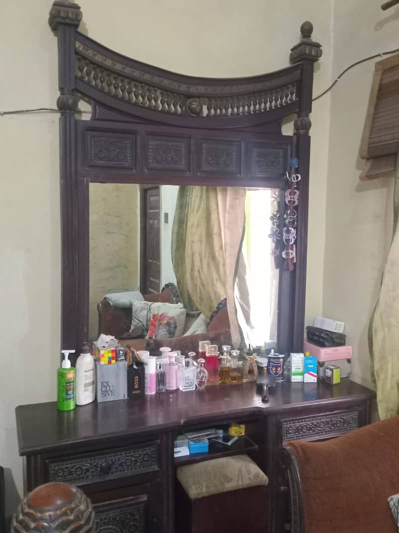 Chinioti Bed with Dressing 1