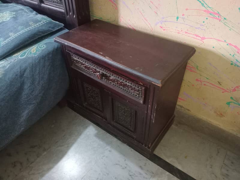 Chinioti Bed with Dressing 2