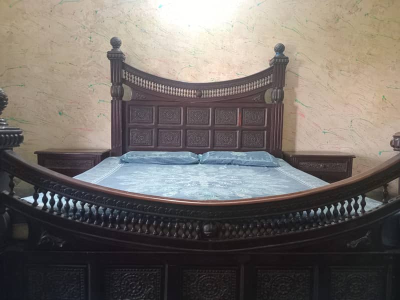 Chinioti Bed with Dressing 3