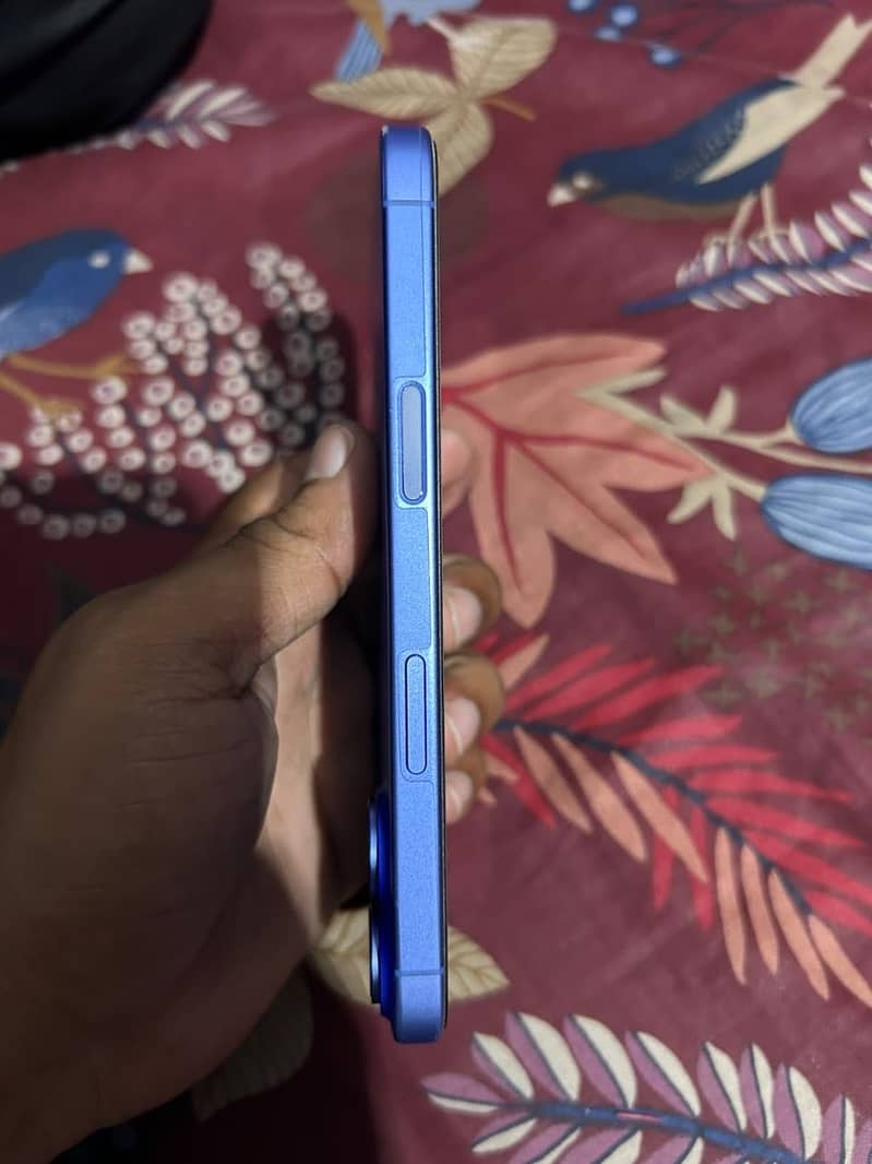 Apple iPhone 16 1