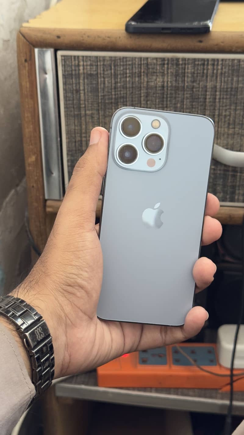 Apple iPhone 13 Pro 0