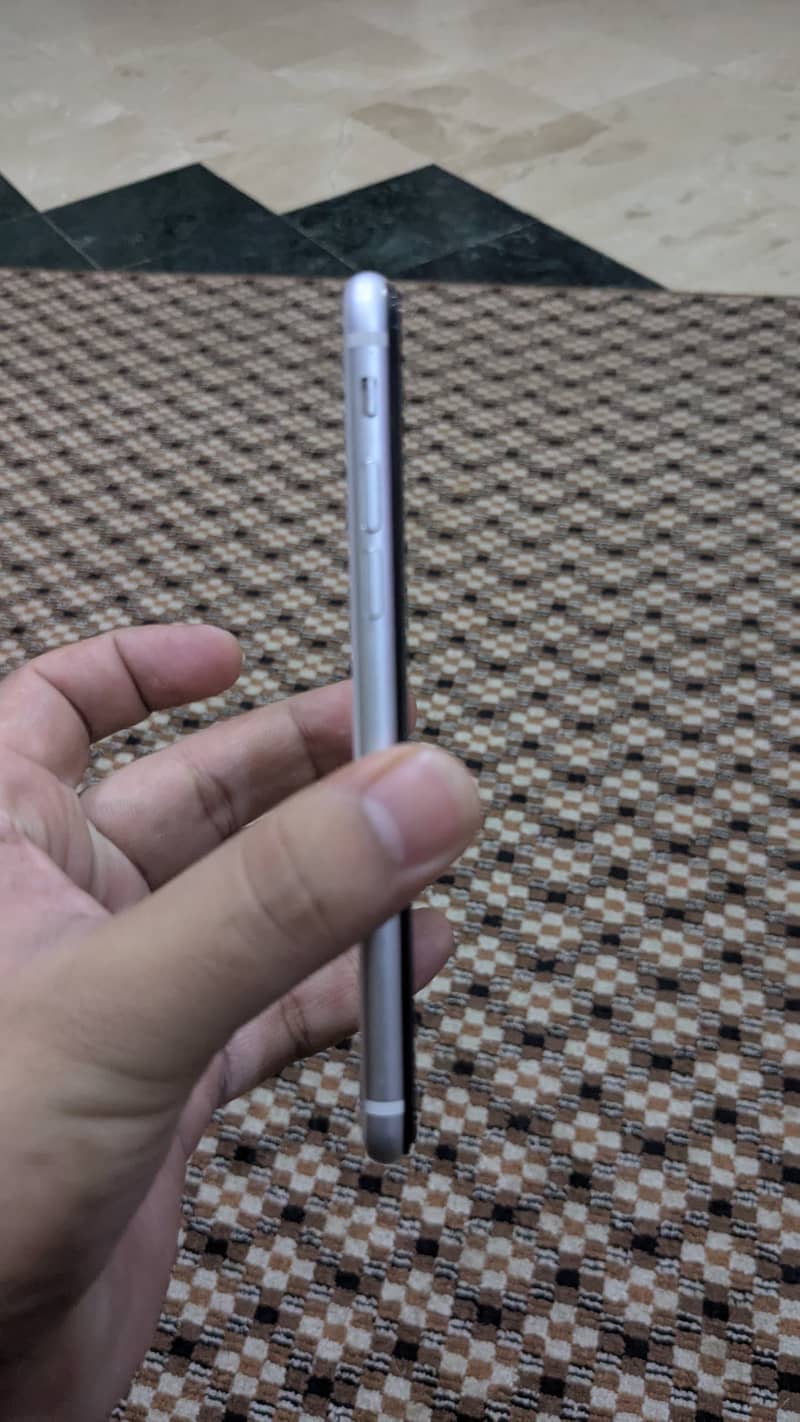 Apple iPhone SE 2nd generation 0