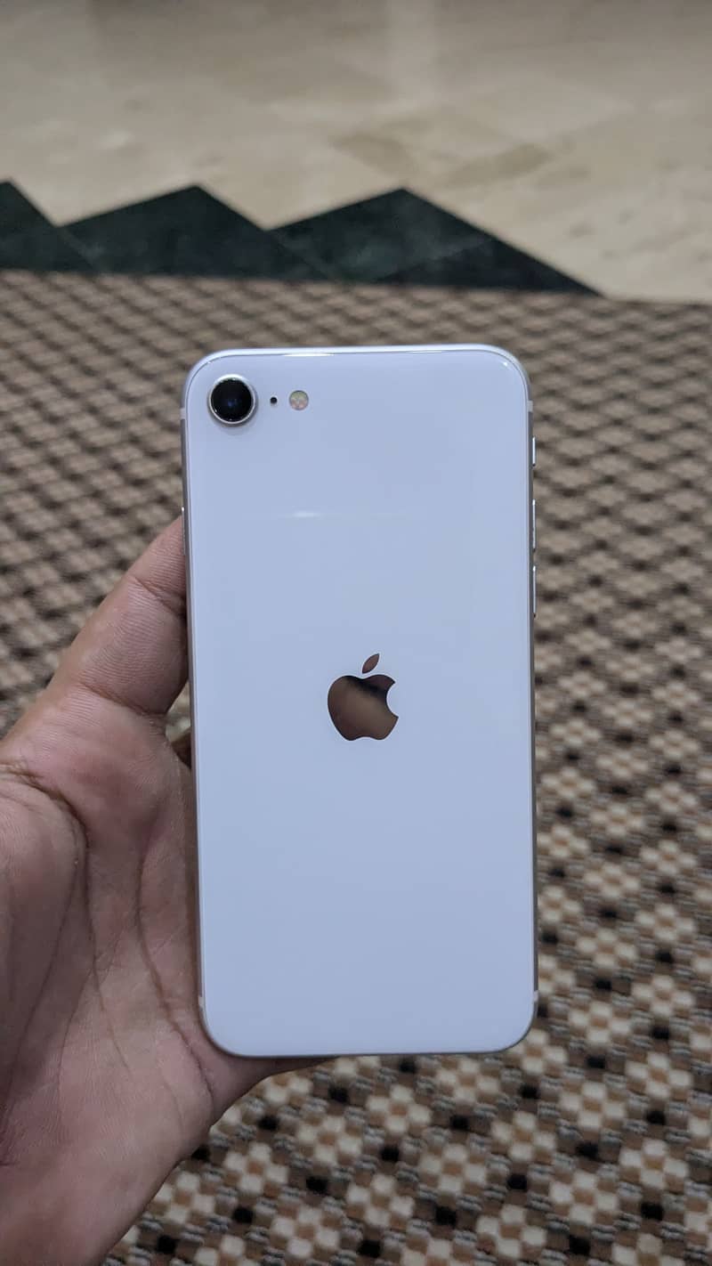 Apple iPhone SE 2nd generation 1