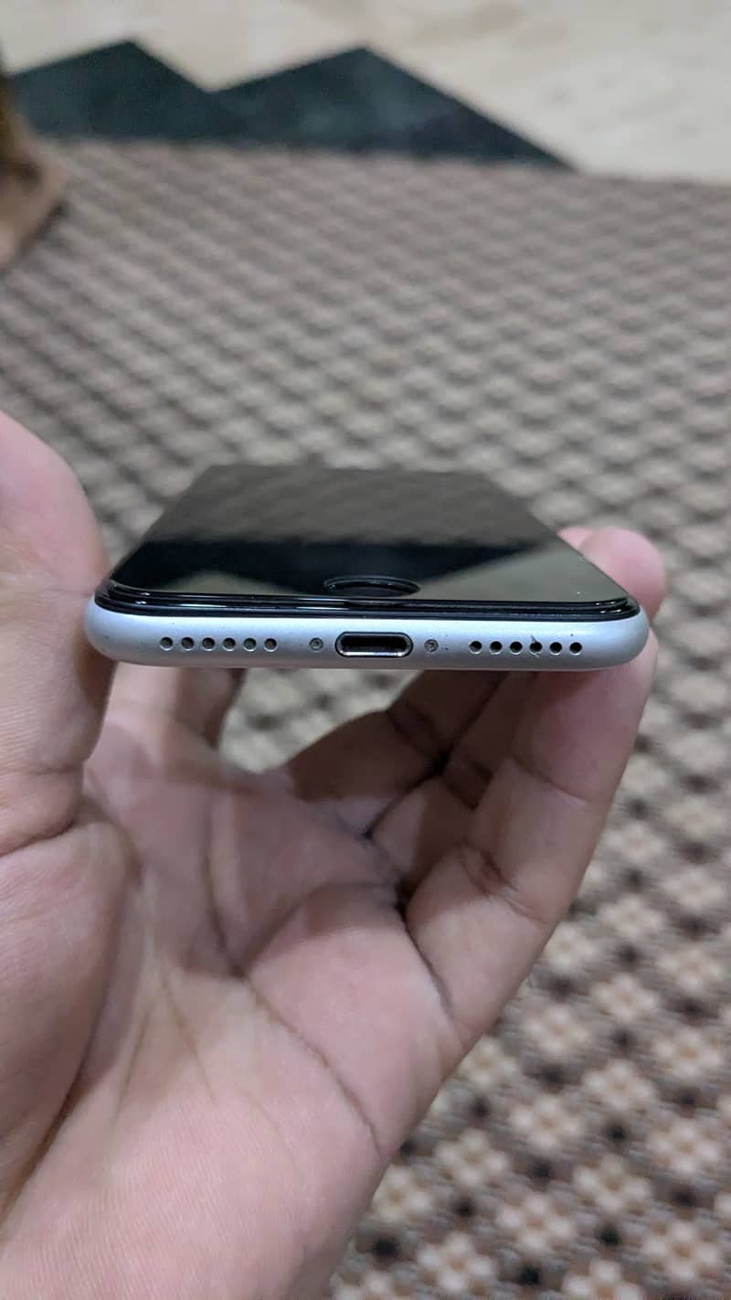 Apple iPhone SE 2nd generation 3