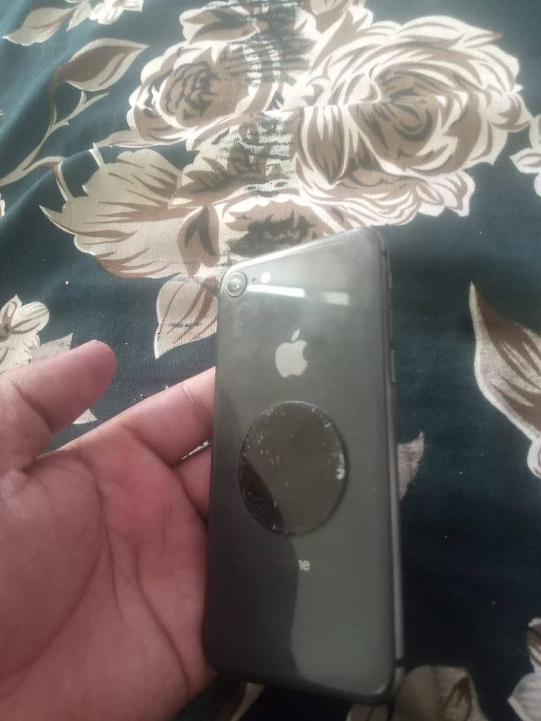 Apple iPhone 8 2