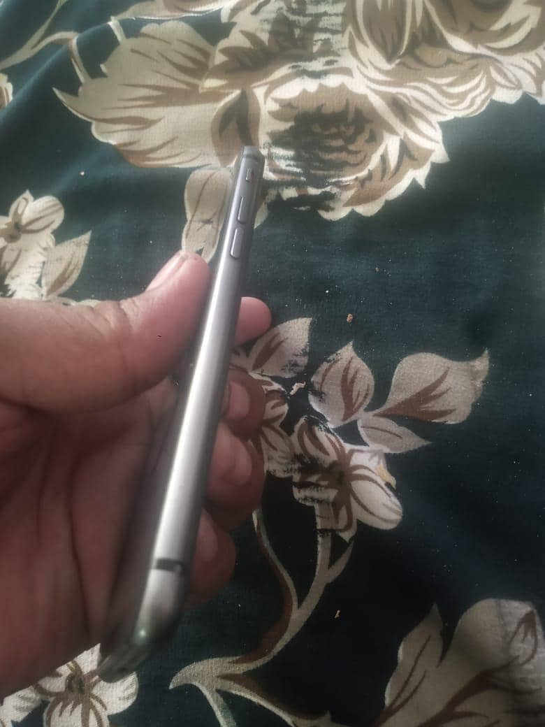 Apple iPhone 8 3