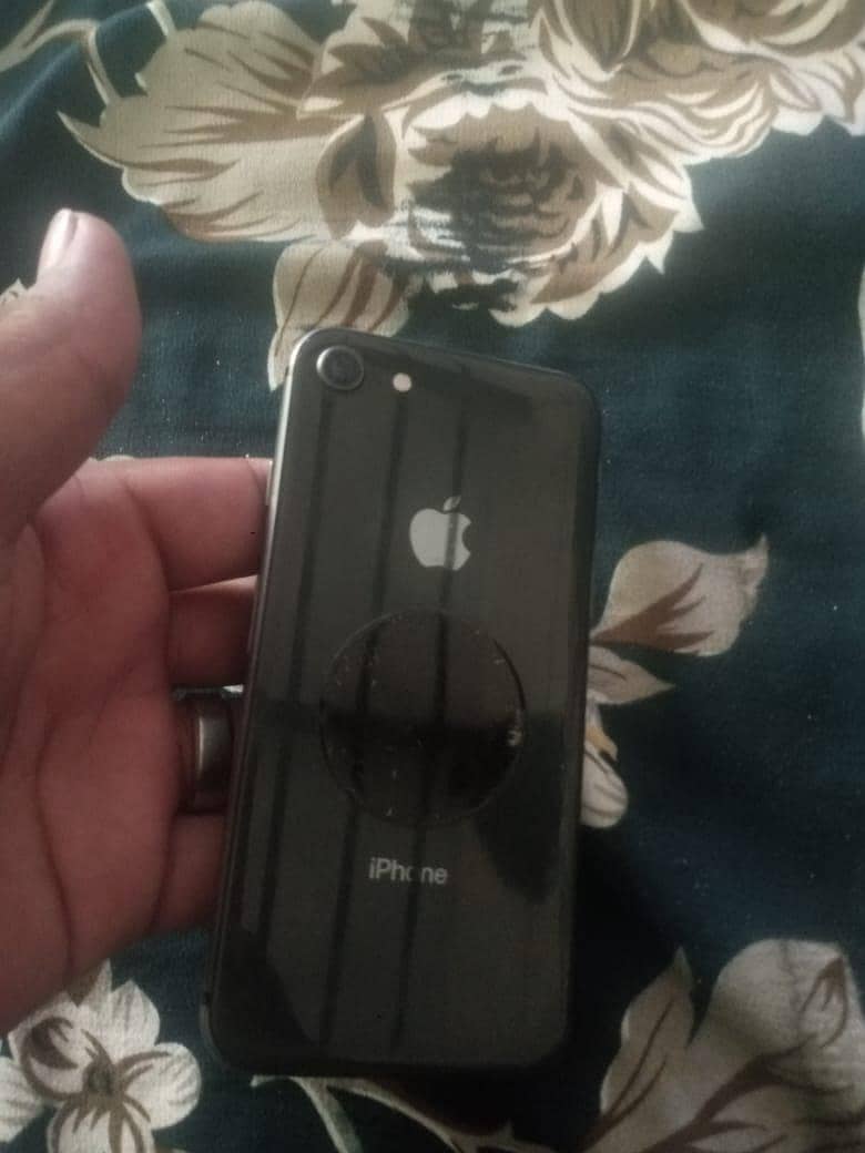 Apple iPhone 8 4