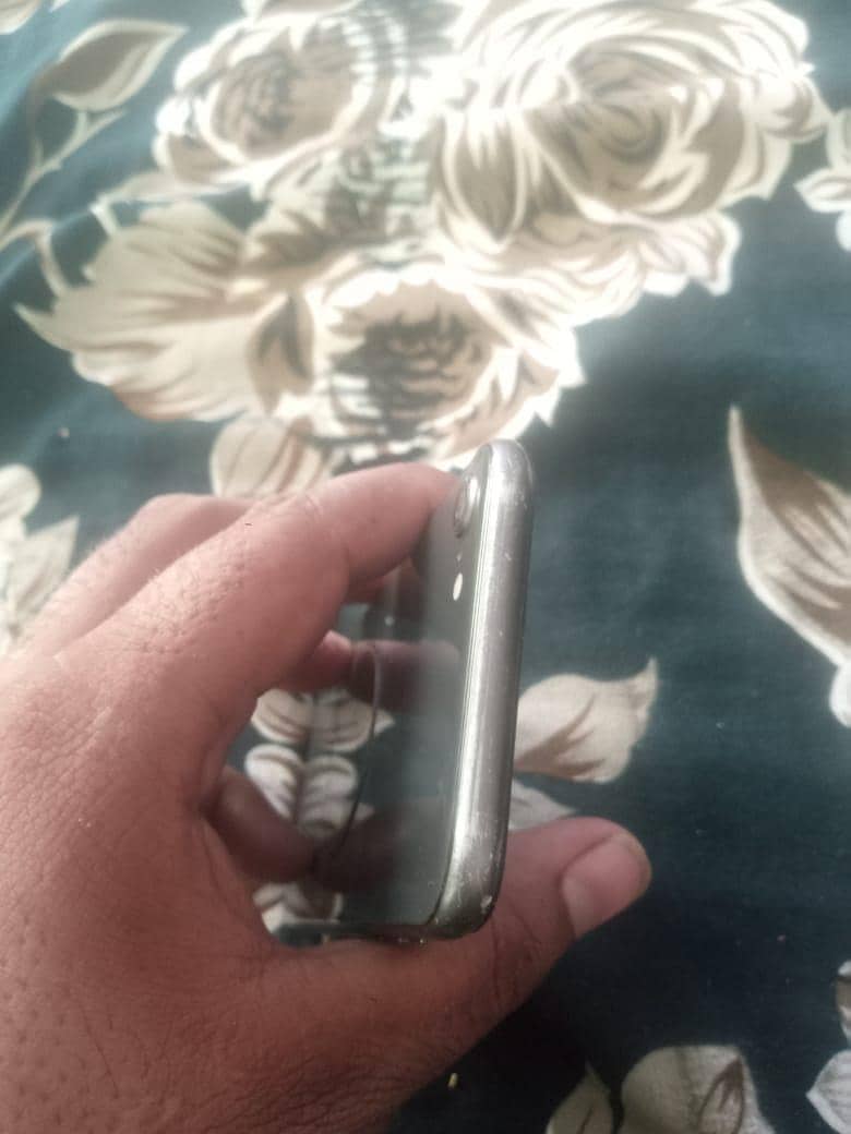 Apple iPhone 8 5