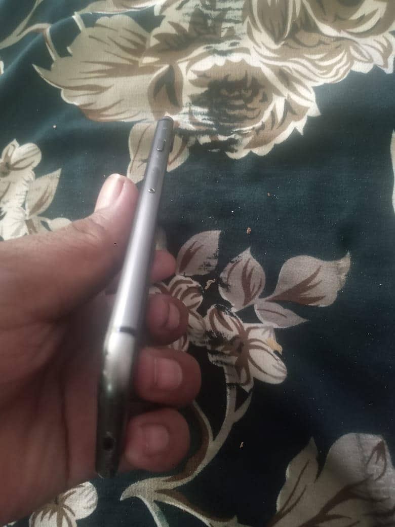 Apple iPhone 8 6