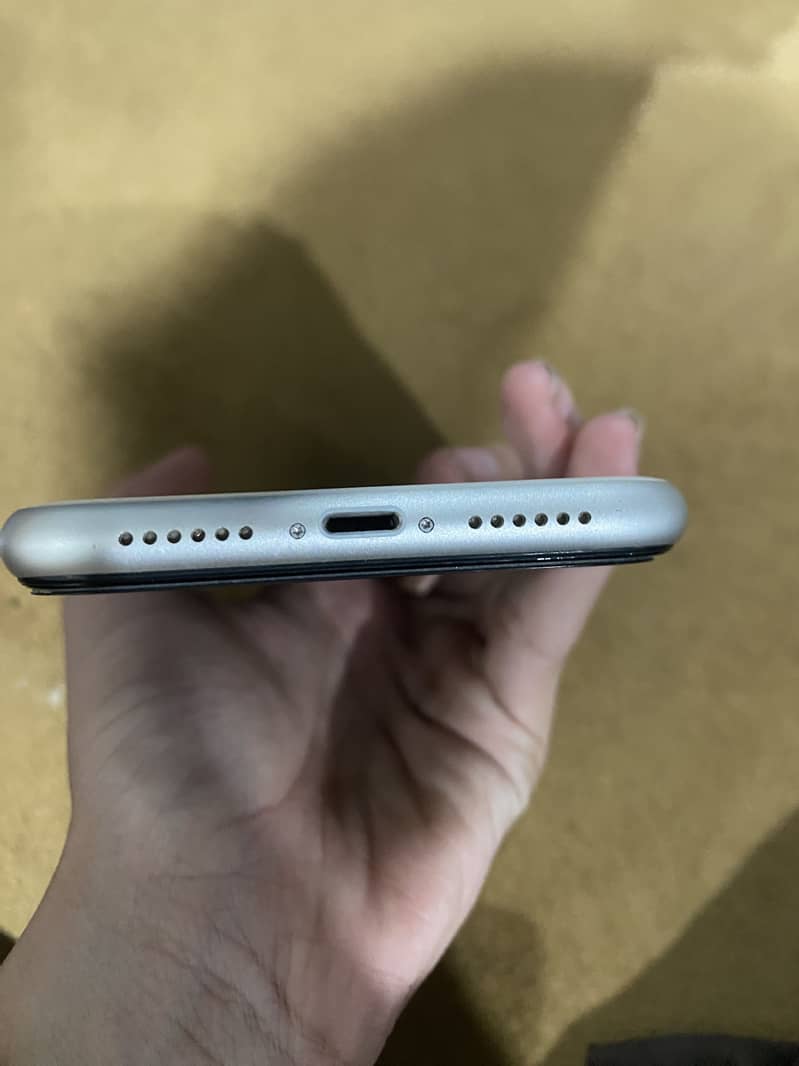 Apple iPhone 11 3