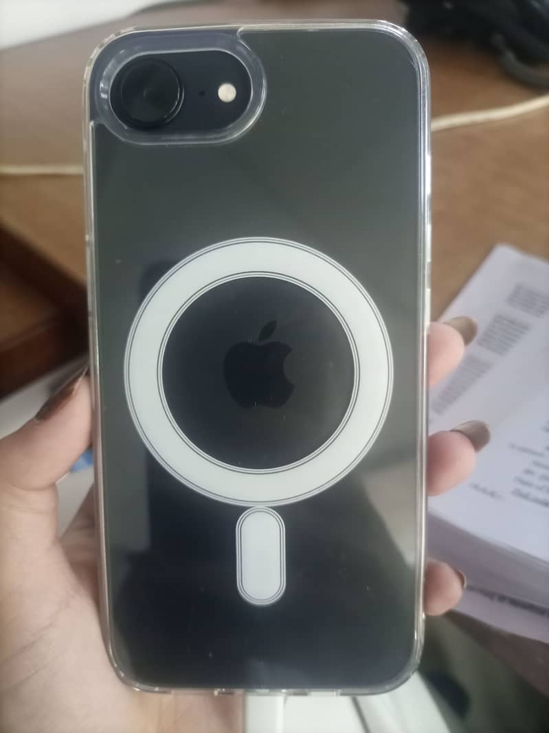 Apple iPhone 17e 1