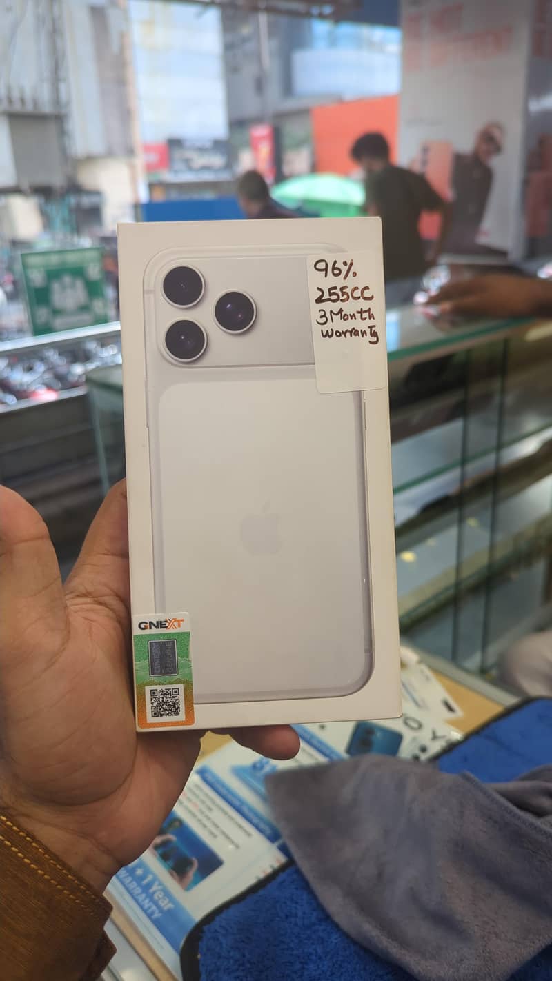 Apple iPhone 17 Pro Max 12
