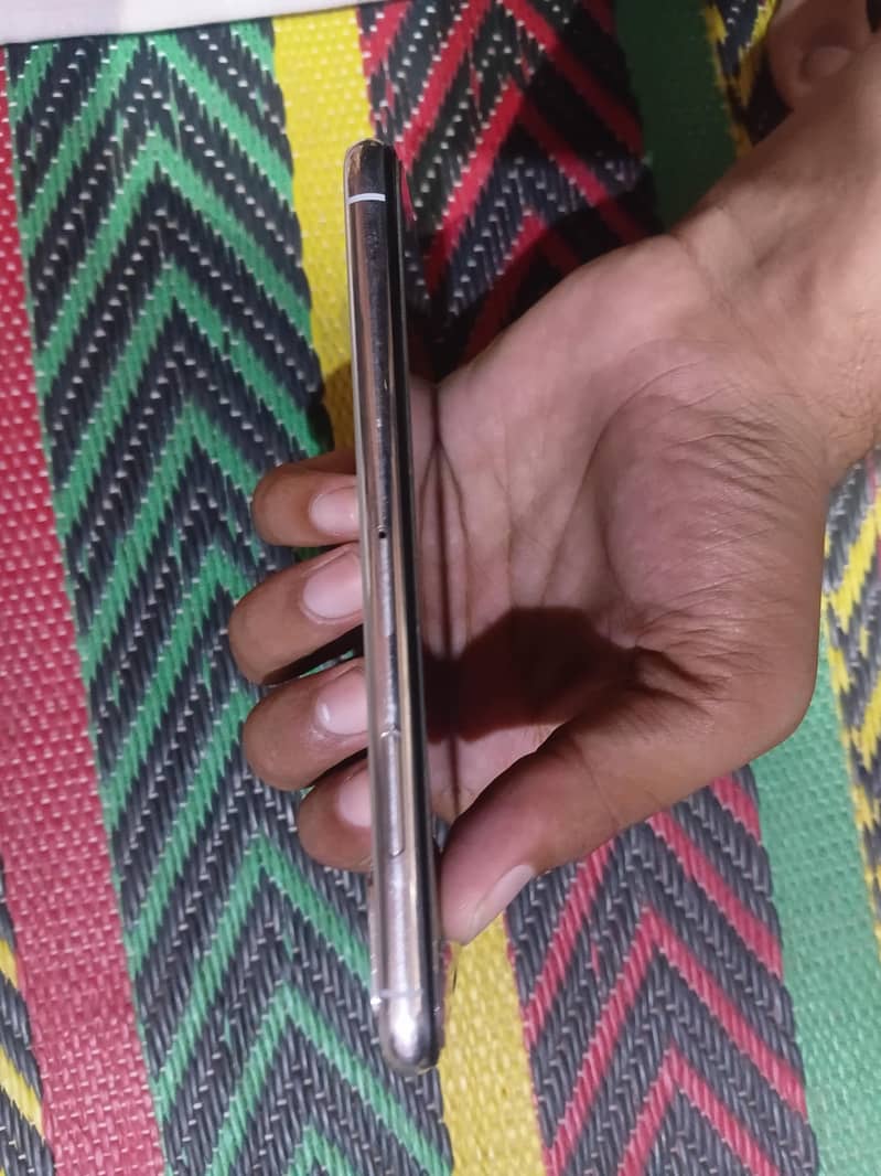 Apple iPhone XS 3