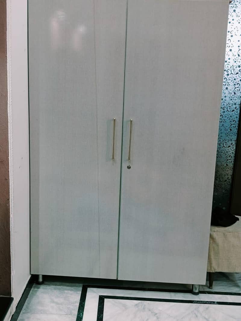 wardrobe 0