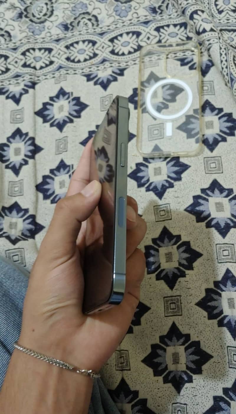 Apple iPhone 13 Pro 6
