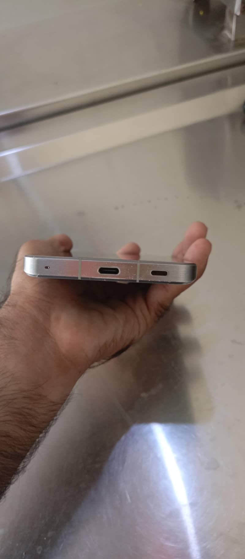 Sharp Aquos r7 4