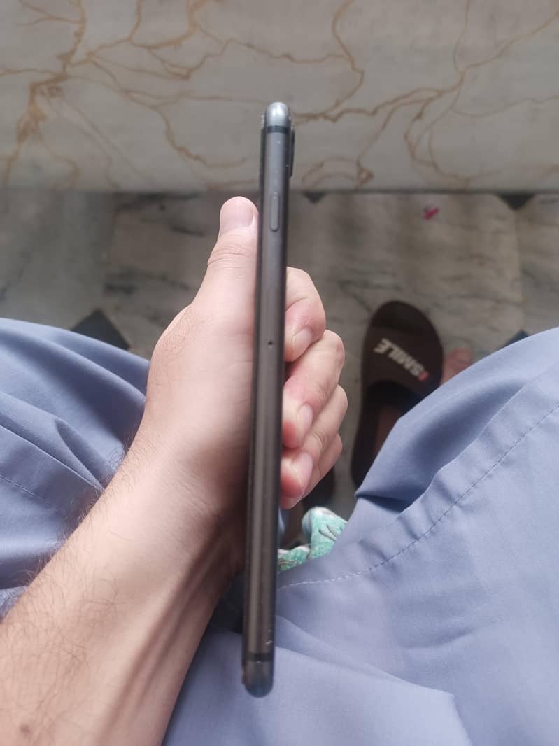 Apple iPhone 8 Plus 1