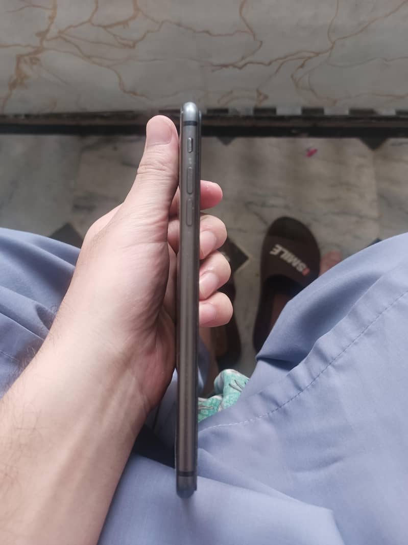 Apple iPhone 8 Plus 2