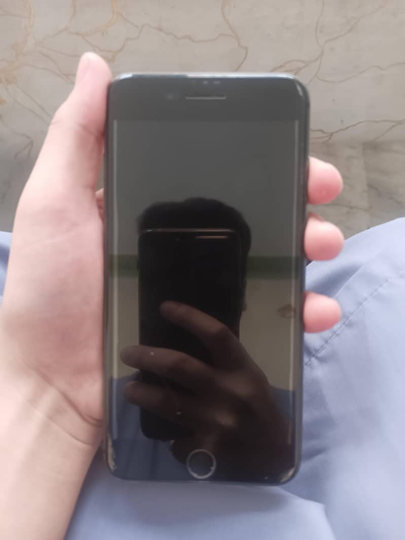 Apple iPhone 8 Plus 3
