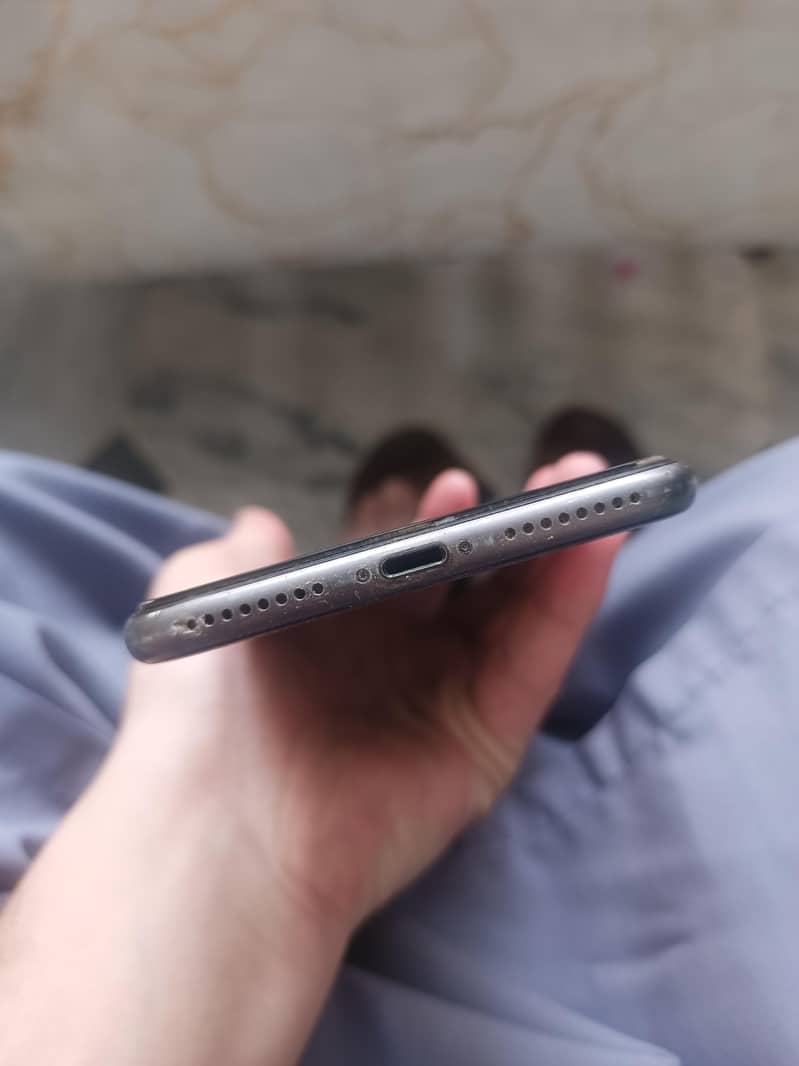 Apple iPhone 8 Plus 4