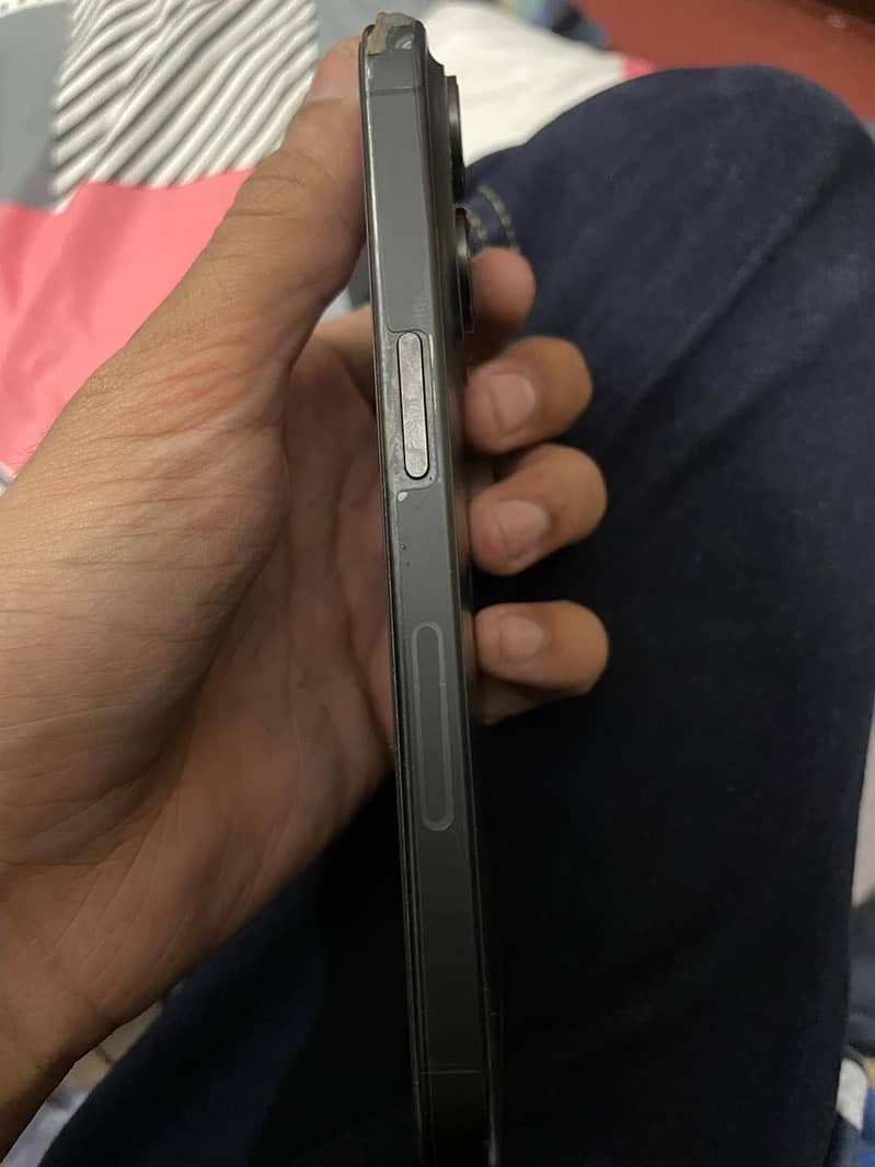 Apple iPhone 15 Pro 2