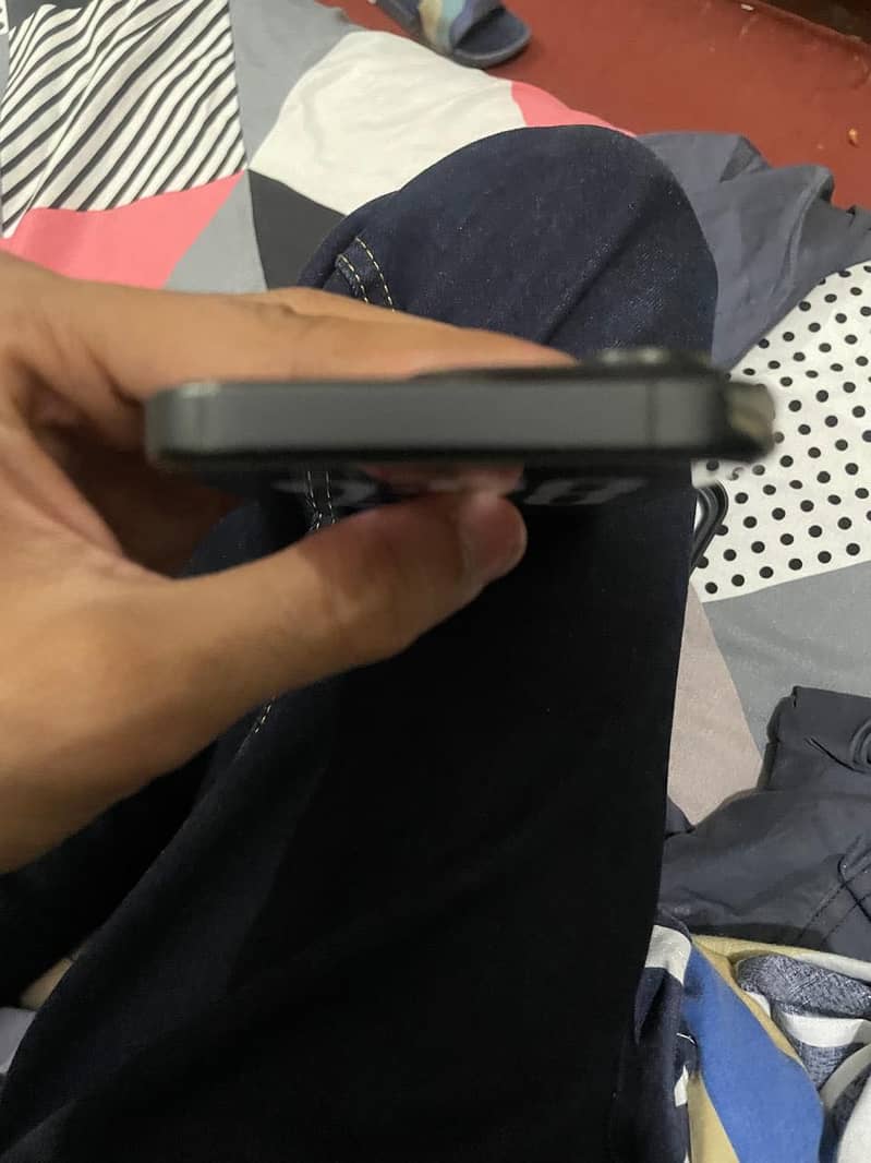 Apple iPhone 15 Pro 3