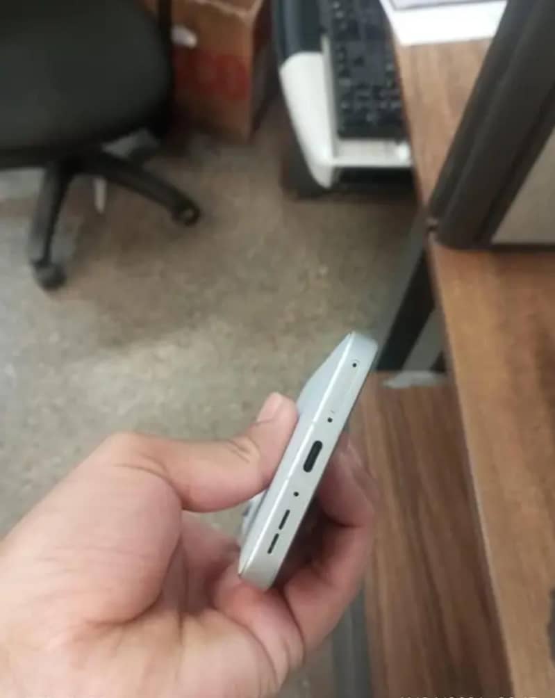 One Plus 13t 4