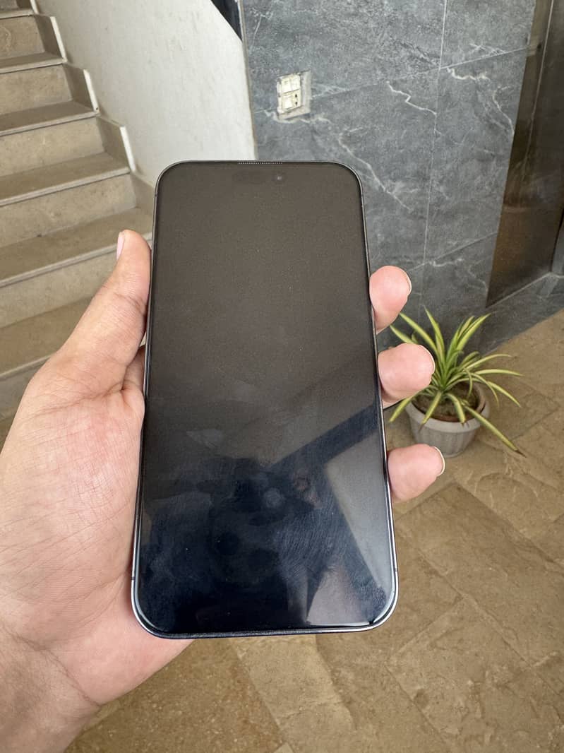Apple iPhone 14 Pro Max 1
