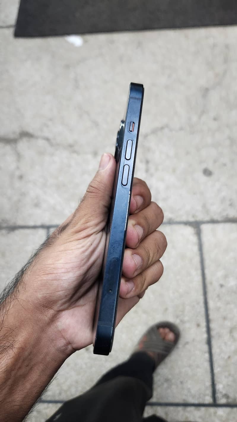 Apple iPhone 13 5