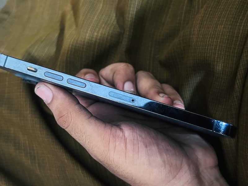 Apple iPhone 12 Pro Max 4