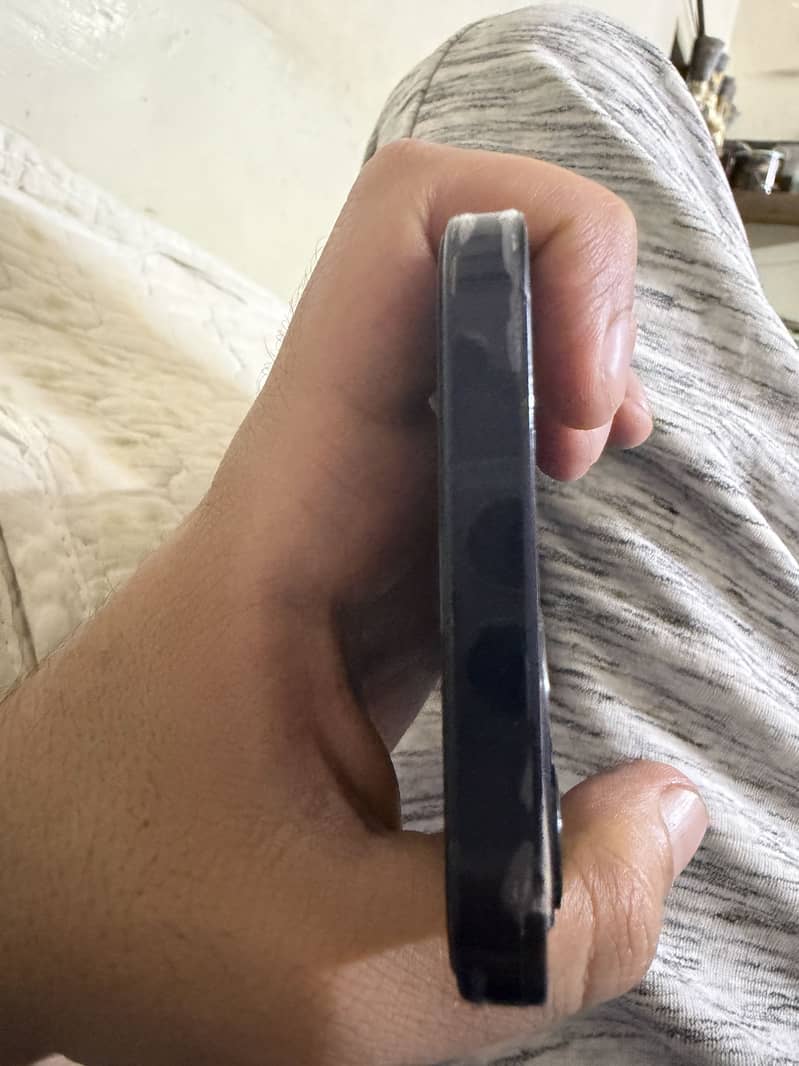 Apple iPhone 12 3