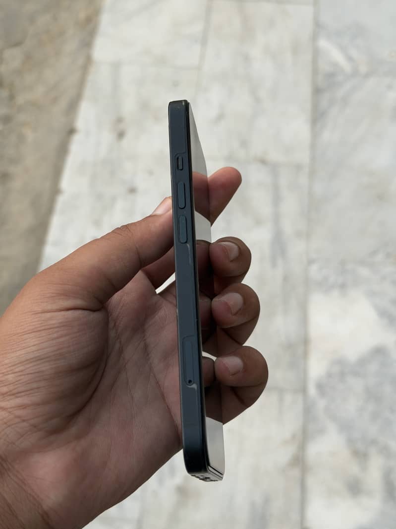Apple iPhone 13 2