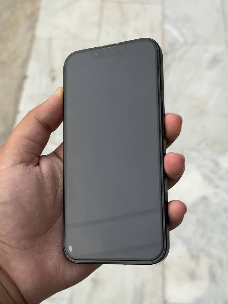 Apple iPhone 13 4