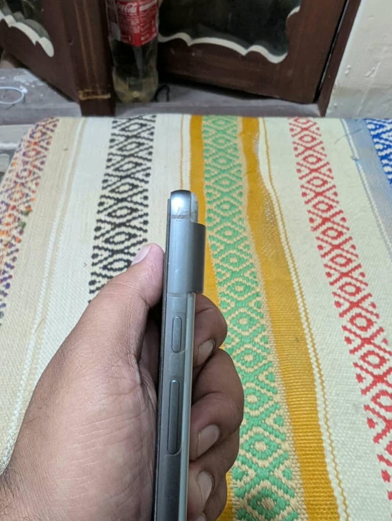 Google Pixel 8 4