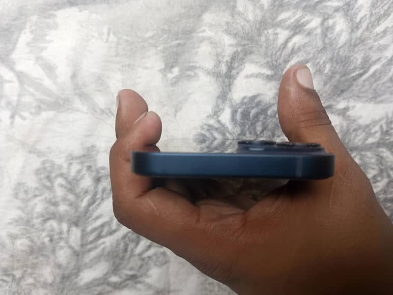 Apple iPhone 14 5