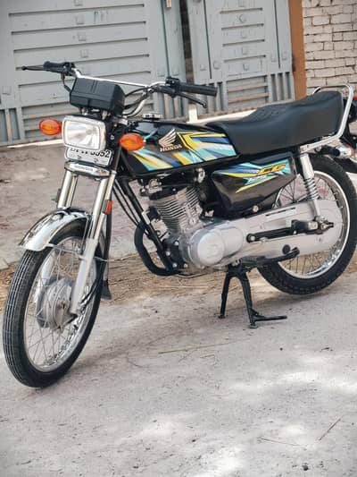 Brand new Honda 125 just 3500 drive Punjab regesterd